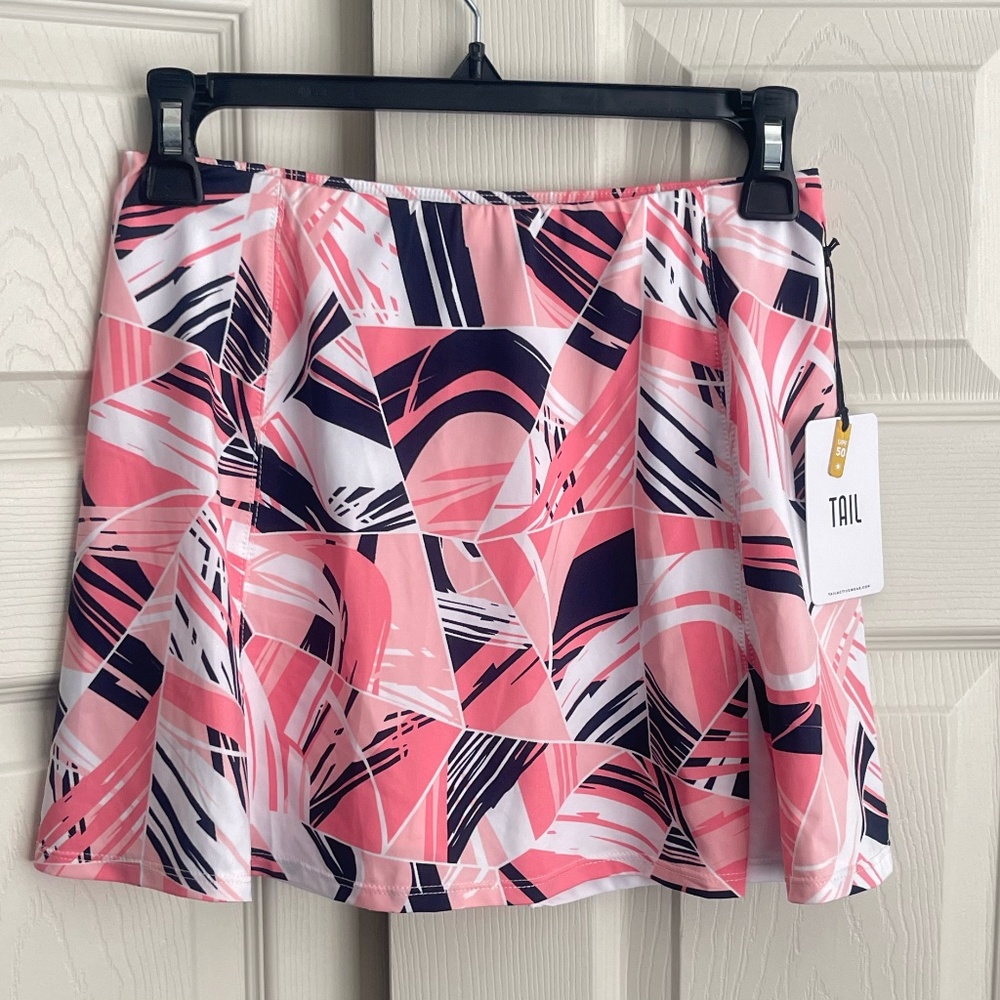 New Tail women's Golf Skort skirt Pull On Size XS slit side activewear.   B